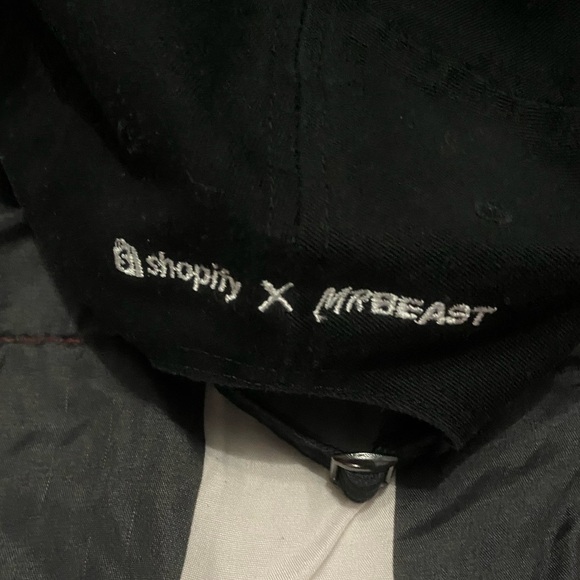 Shopify x MrBeast Heist Merch: Hat and Drawstring Bag - Picture 4 of 7